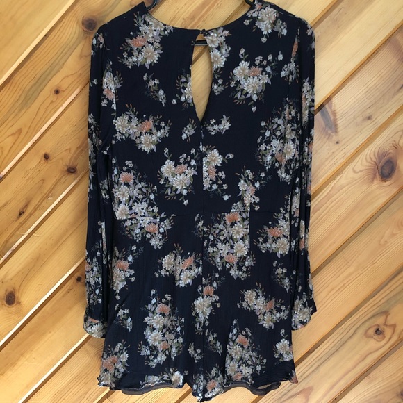ASTR Black & Floral Romper - Picture 2 of 4